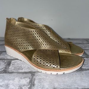 NEW Eurosoft Clelia Cross-Band Wedge Sandals gold 6.5 shoes